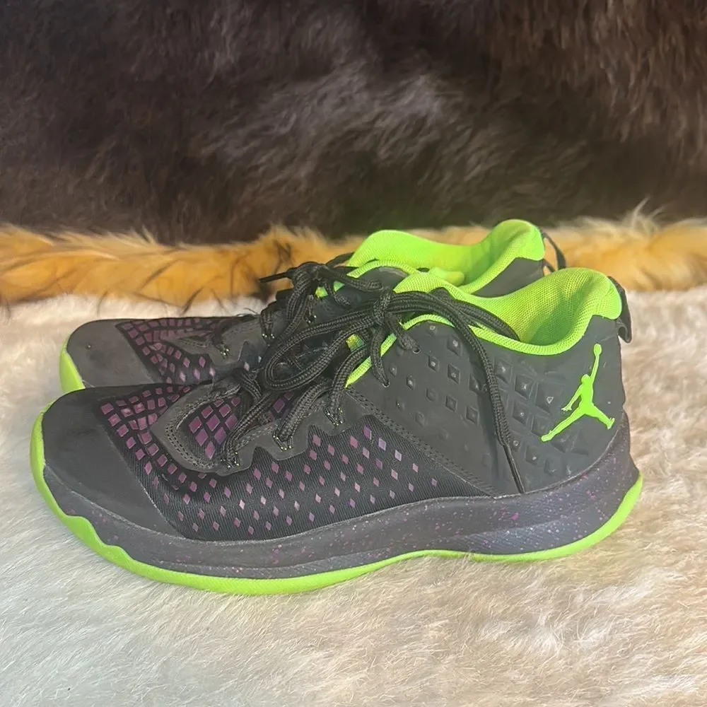 Nike extra fly Jordan shoes 6.5 (2700)